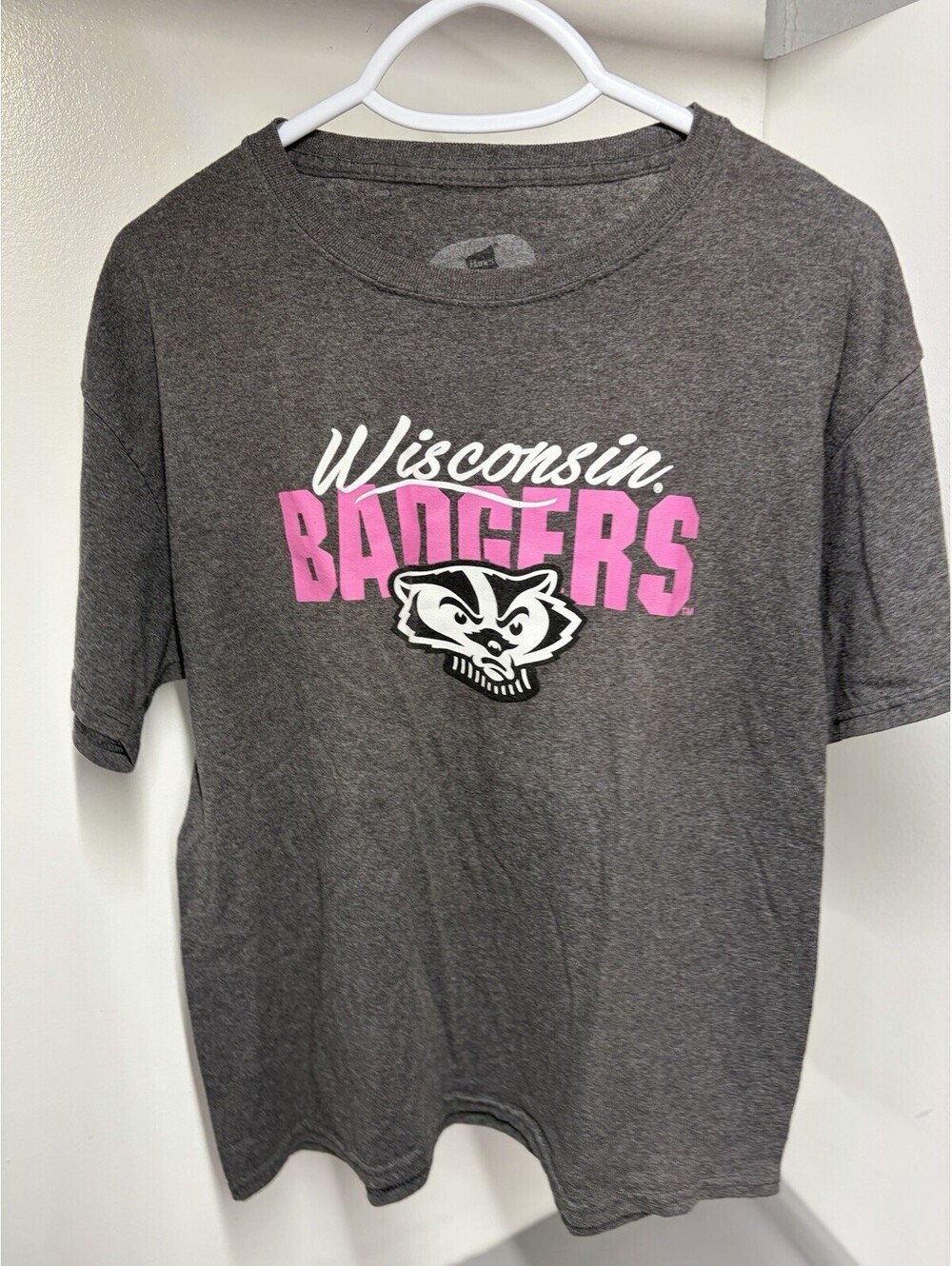 Wisconsin Badgers Gray T-Shirt With Pink & White Logo Ladies Size Medium